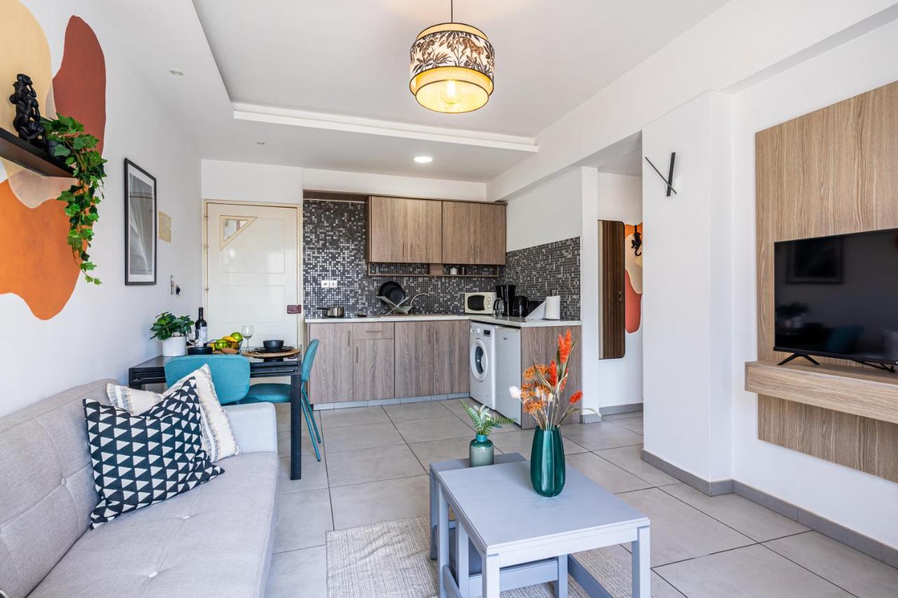 Made With Love 1-Br Apt By Finikoudes Beach Ларнака Екстер'єр фото